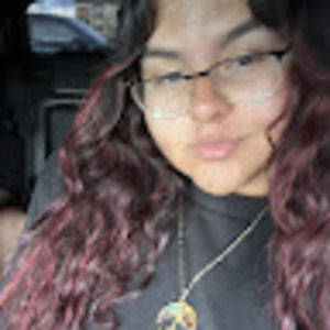 Meet your Posher, Reyna leticia